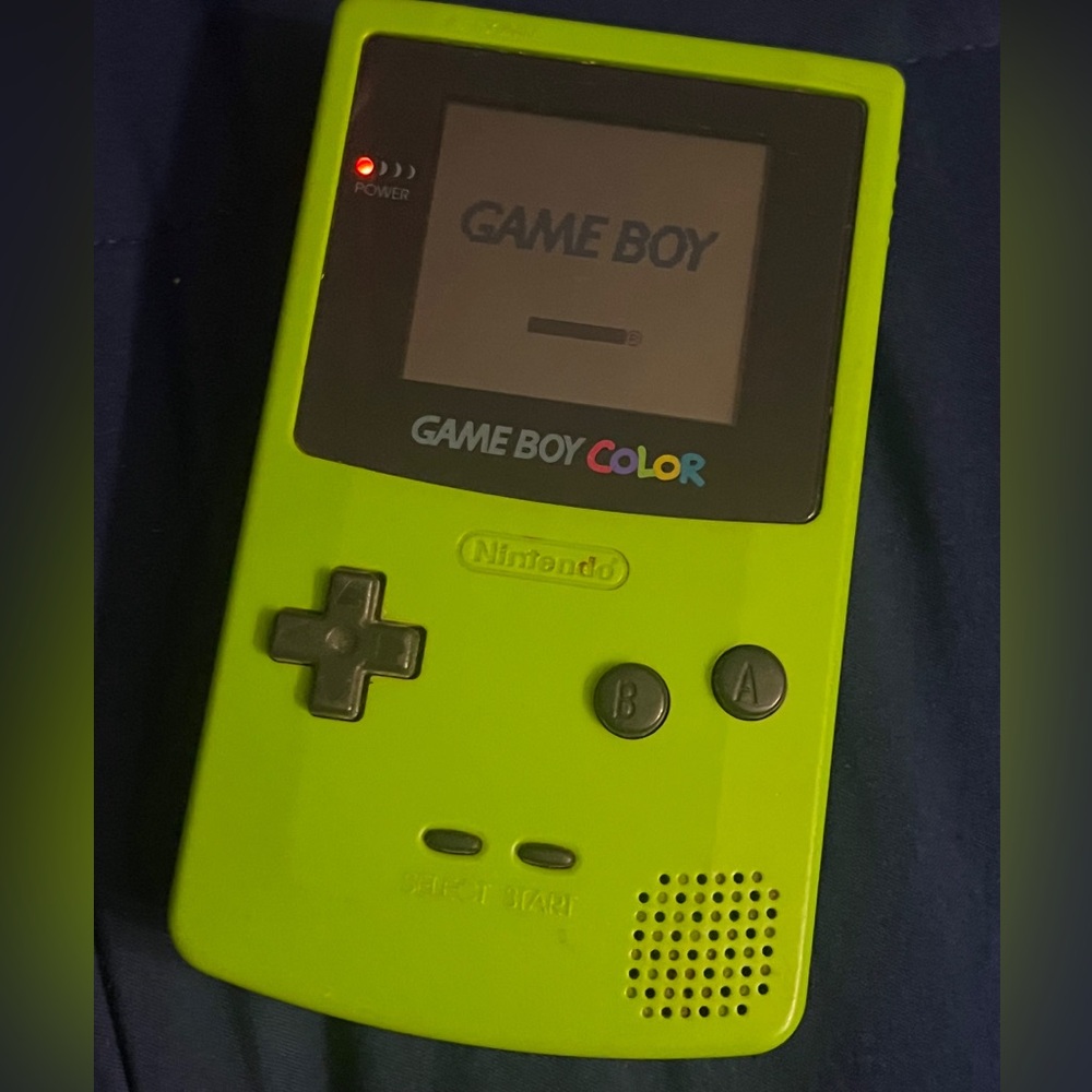 Nintendo Game Boy Green Edition  (used) works perfectly, some scratches